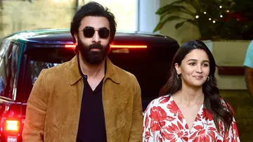 Ranbir-Kapoor-with-wife Alia-Bhatt