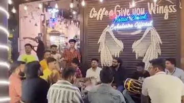 Hanuman Chalisa outside Cafe