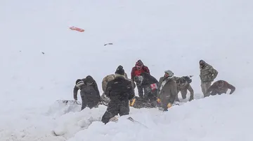 Climbers die in Avalanches