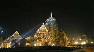 ଶିବରାତ୍ରି ପାଇଁ ଲୋକାରଣ୍ୟ ଲିଙ୍ଗରାଜ ମନ୍ଦିର