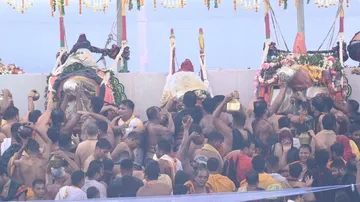 ଦିବ୍ୟ ସ୍ନାନ କଲେ ଚତୁର୍ଦ୍ଧା ମୂରତି, ଦେଖନ୍ତୁ କିଛି ଫଟୋ