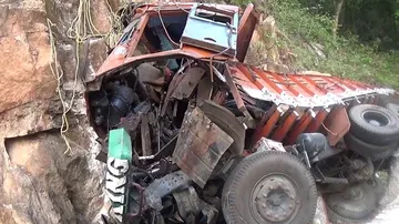 କଳିଙ୍ଗା ଘାଟିରେ ଟ୍ରକ ଦୁର୍ଘଟଣା:ଚାଳକ ମୃତ,ହେଲପର ଆହତ