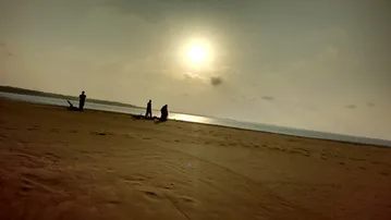 ପ୍ରକୃତିର ଅନନ୍ୟ ଉପହାର:  ଅସ୍ତରଙ୍ଗର ଦେବୀନାସୀ ଓ କୋଣାର୍କର କଅଁରପୁର ବେଳାଭୂମି