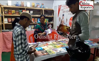 ଧାର୍ମିକ ବହି ପ୍ରତି ଆକୃଷ୍ଟ ହେଉଛି କି ଯୁବପିଢ଼ି ? କ’ଣ କହୁଛନ୍ତି ଏମାନେ