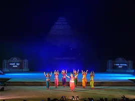 ଆଜି କୋଣାର୍କ ମହୋତ୍ସବର ଶେଷ ଦିନ: ଚତୁର୍ଥ ସନ୍ଧ୍ୟାରେ ମନମୋହିଲା ‘ଆହେ ନୀଳ ଶୈଳ’