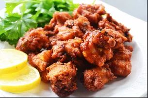 ଶୀତ ଦିନରେ ଖାଆନ୍ତୁ ଗରମ ଗରମ ଚିକେନ୍ ପକୋଡ଼ା