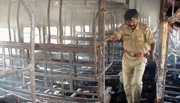 ଗୋଧ୍ରା ଟ୍ରେନ୍‌ ପୋଡ଼ି ଘଟଣା: ୨ ଜଣଙ୍କୁ ଆଜୀବନ, ୩ ଦୋଷମୁକ୍ତ