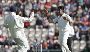 ଇଂଲଣ୍ଡ ଦଳର ବ୍ୟାଟିଂ ବିପର୍ଯ୍ୟୟ, ଲଞ୍ଚ୍‌ ସୁଦ୍ଧା  ୫୭/୪