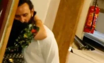 ଗାଲ ଆଉଁସି ଜନ୍ମଦିନର ଭେଟି ଦେଲେ ଶାଶୂ