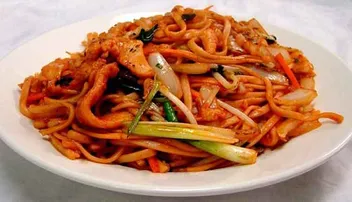 ଘରେ ହିଁ ତିଆରି କରନ୍ତୁ ଚାଇନିଜ୍ ସେଜ୍‌ୱାନ୍‌ ହକ୍କା ନୁଡଲ୍‌ସ୍