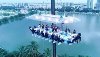 'ମଝି ଆକାଶ'ରେ ଖାଇବାର ସୁଯୋଗ ଦେଉଛି ଏହି ରେଷ୍ଟୁରାଣ୍ଟ୍‌