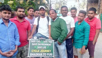 'ସେଭ୍ ଫୁଏଲ୍‌, ସେଭ୍ ଏନ୍‌ଭିରନମେଣ୍ଟ': ବିଭୂତିଙ୍କ ସାଇକେଲ ଯାତ୍ରା