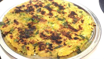 ଜାଣନ୍ତୁ କେମିତି ପ୍ରସ୍ତୁତ ହୁଏ ମେଥି-ମକା ରୁଟି