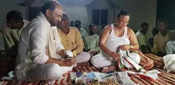 ଚାଷୀଙ୍କୁ ରାତିରେ ଭେଟିଲେ, ଆନ୍ଦୋଳନକୁ ସମର୍ଥନ ଜଣାଇଲେ ନିରଞ୍ଜନ