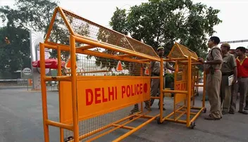 ପ୍ରେମିକାକୁ ଖୁସି କରିବାକୁ ଚୋରି କରୁଥିଲେ ମୋବାଇଲ୍‌ ଓ ବାଇକ୍‌