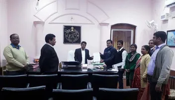 ସବୁ ରାଜସ୍ୱ ଅଧିକାରୀ ସମୂହ ଛୁଟିରେ