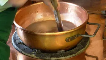 ତମ୍ୱା ବାସନରେ ଏହି ସବୁ ଖାଦ୍ୟ ରଖୁଛନ୍ତି କି? ହୋଇପାରେ ଫୁଡ୍‌ ପଏଜନିଂ