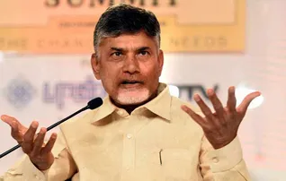 ଚନ୍ଦ୍ରବାବୁଙ୍କ ରାଲିରେ ଜୋତା, ଅଣ୍ଡା ଓ ଟମାଡୋ ମାଡ଼, ‘ସୁରକ୍ଷା ପାଇଁ ଅଟକ’