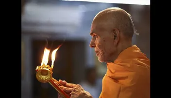 ଆଳତି କରିବା ବେଳେ କେତେଥର ହାତ ବୁଲାଇବେ, ଜାଣନ୍ତୁ