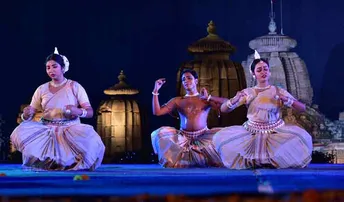 ମୁକ୍ତେଶ୍ୱର ଉତ୍ସବର ଦ୍ୱିତୀୟ ସଂଧ୍ୟା: ଓଡ଼ିଶୀ ନୃତ୍ୟାଭିନୟରେ ଦର୍ଶକ ବିଭୋର