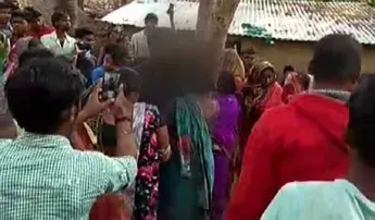 ମହଙ୍ଗା ପଡ଼ିଲା ଚୋରା ମଦ ବିକ୍ରି: ଗଛରେ ବାନ୍ଧି ପକାଇଲେ ମହିଳା