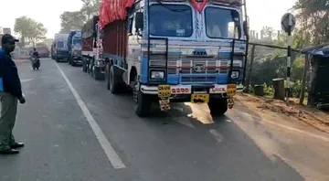 ୫ ଦଫା ଦାବିରେ ୧୨ ଘଣ୍ଟିଆ ଦେବଗଡ଼ ବନ୍ଦ