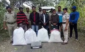 ଗଞ୍ଜେଇ ଧରି ଗାଡ଼ିକୁ ଅପେକ୍ଷା କରିଥିଲେ, ମାଡ଼ି ବସିଲା ପୁଲିସ୍‌