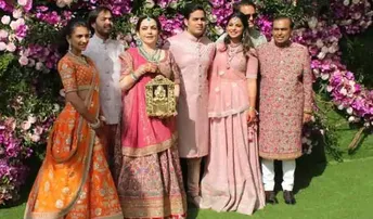 ଫଟୋରେ ଫଟୋରେ ଅମ୍ବାନୀଙ୍କ ପୁଅ ବାହାଘର...ଆଜି ଆକାଶରେ ଉଡ଼ୁଛି ଆକାଶଙ୍କ ମନ