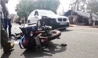 କାର୍‌-ବାଇକ୍ ମୁହାଁମୁହିଁ ଧକ୍କା