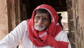 ଧୋତି ଏବଂ ଗାମୁଛା ପିନ୍ଧା ଲୁକ୍‌ରେ ନଜର ଆସିଲେ ବିଗ୍‌ ବି