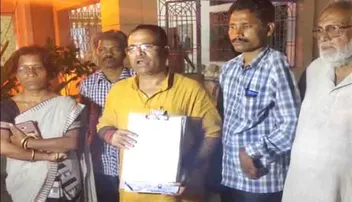 ବିଜେଡି କର୍ମୀଙ୍କ ଧମକ- ନବୀନଙ୍କୁ ଭୋଟ୍‌ ନ ଦେଲେ ମୁଣ୍ଡ ଗଡ଼ିବ