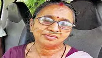 ଅକ୍ସିଜେନ୍‌ ପାଇପ୍‌ ଲଗାଇ ମତଦାନ କେନ୍ଦ୍ରରେ ପହଞ୍ଚିଲେ ୫୯ ବର୍ଷୀୟା ରେଣୁ