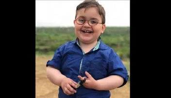 ‘ପିଛେ ଦେଖୋ ପିଛେ’ କହି ସୋଶାଲ୍‌ ମିଡିଆରେ ଛାଇଥିବା ଏହି ପିଲା ଏବେ ବିକ୍ରି କରୁଛି କ୍ଷୀର!