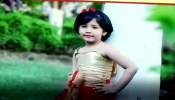 ବିସ୍ମୟ ବାଳିକା ଆଲିସା; କଳା କପଡ଼ା ବନ୍ଧାଥିବା ଆଖିରେ ଦେଖିପାରୁଛନ୍ତି ସବୁକିଛି