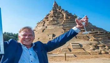 ବାଲିର ମହଲ୍‌ ତିଆରି କରି ଗିନିଜ୍‌ ୱାଲ୍ଡ ରେକର୍ଡରେ ପାଇଲେ ସ୍ଥାନ