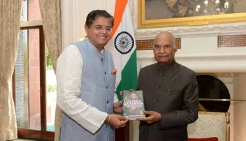 ରାଷ୍ଟ୍ରପତିଙ୍କୁ ଭେଟି ‘ଲଟିଏନ୍ସ ମ୍ୟାଭରିକ୍’ ପ୍ରଦାନ କଲେ ବୈଜୟନ୍ତ