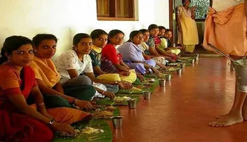 ଆମେ କ’ଣ ପାଇଁ ତଳେ ବସି ଖାଇଥାଉ, ଜାଣିଛନ୍ତି କି?