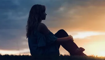 ଏହି ସାତଟି ଅଭ୍ୟାସ ମଣିଷକୁ ଦୁଃଖୀ କରିଥାଏ