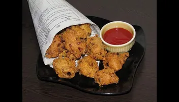 ବର୍ଷାଦିନେ ପ୍ରସ୍ତୁତ କରନ୍ତୁ ଗରମାଗରମ ସୁଜି ପକୁଡ଼ି