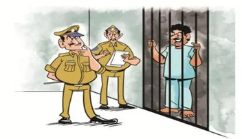 ଜେଲ୍‌ରୁ ବାହାରିଲେ ଟର୍ଚ୍ଚ କିଣିବି