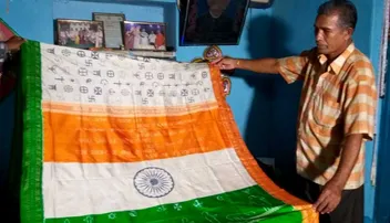 ବାନ୍ଧକଳାରେ ତିଆରି ହେଲା ତ୍ରିରଙ୍ଗା ଶାଢ଼ୀ, ନାଁ ‘ଅତୁଲ୍ୟ ଭାରତ’