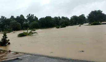 ଶିବ ମନ୍ଦିରରେ ପୂଜାପାଠ ଚାଲୁଥିଲା, ହଠାତ୍‌ ବନ୍ୟା ମାଡ଼ିଆସିଲା