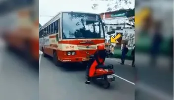 ମହିଳାଙ୍କ ସାହସିକ କାର୍ଯ୍ୟ, ଭିଡିଓ ଭାଇରାଲ୍‌