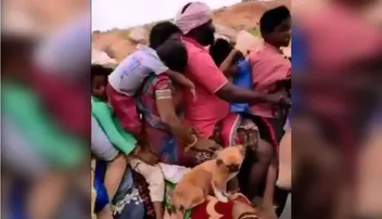 ବାଇକ୍‌ ନା ବସ୍‌, ଭିଡିଓ ଭାଇରାଲ୍‌