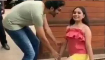 କାର୍ତ୍ତିକ ଆର୍ଯ୍ୟନଙ୍କୁ ଦେଖି ଫ୍ୟାନ୍ ଜଣଙ୍କ କ’ଣ କଲେ, ଦେଖନ୍ତୁ ଭିଡିଓ