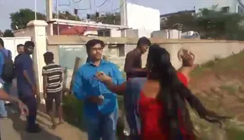 ତୃତୀୟ ବିବାହ ପାଇଁ ଦୁଇ ସ୍ତ୍ରୀଙ୍କଠାରୁ ଛେଚା ଖାଇଲେ ଯୁବକ