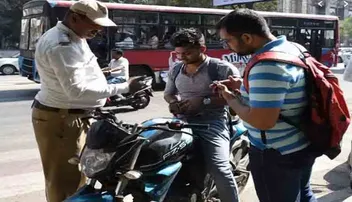 ଟ୍ରାଫିକ୍ ଧରପଗଡ଼ ; ସାବାଡ଼ ହେବେ ଅମାନିଆ ଡ୍ରାଇଭର