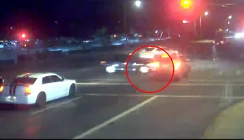 ଦୁର୍ଘଟଣାରୁ ବଂଚାଇଲା ଆଉ ଏକ ଦୁର୍ଘଟଣା, ଦେଖନ୍ତୁ ଭିଡିଓ