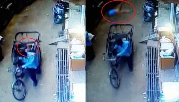 ୨ ମହଲା ଉପରୁ ଖସି ରିକ୍ସାରେ ପଡ଼ିଲା ଶିଶୁ