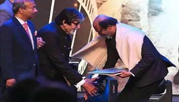 ଅମିତାଭଙ୍କ ପାଦ ଛୁଇଁ ଆଶୀର୍ବାଦ ନେଲେ ରଜନୀକାନ୍ତ